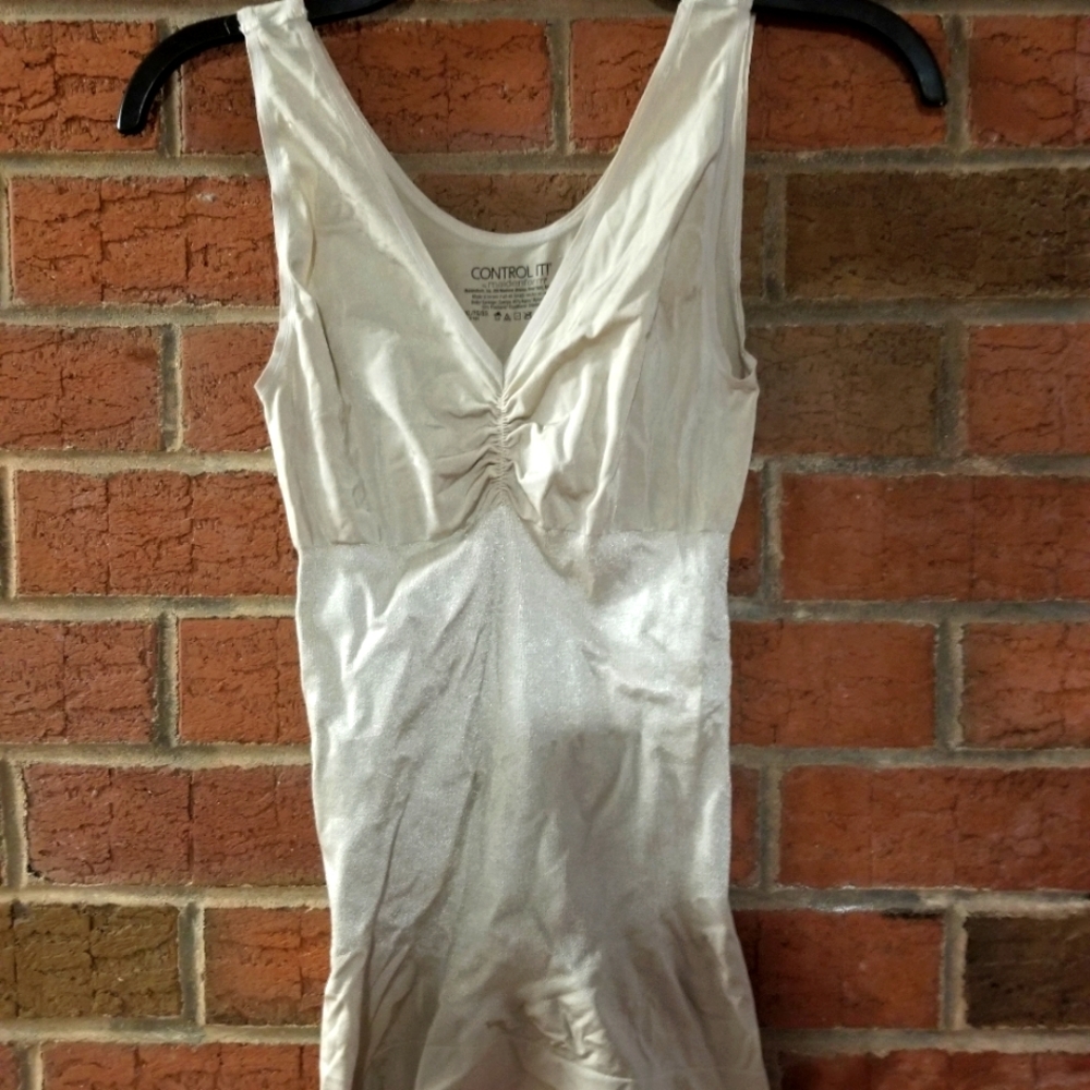 MAIDENFORM CONTROL IT CAMISOLE IN NEUTRAL NWOT